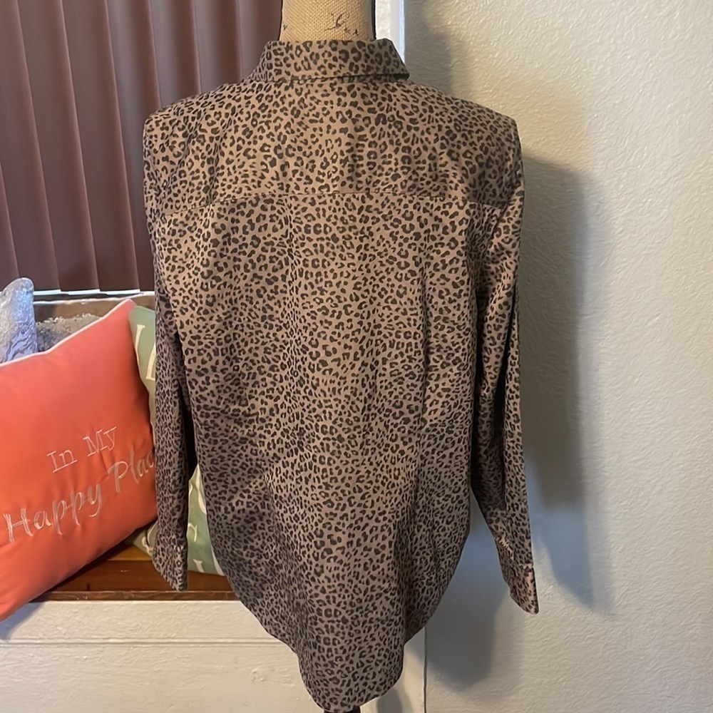 Chico's size 2 animal print long sleeve button down shirt. NWT - Picture 5 of 10